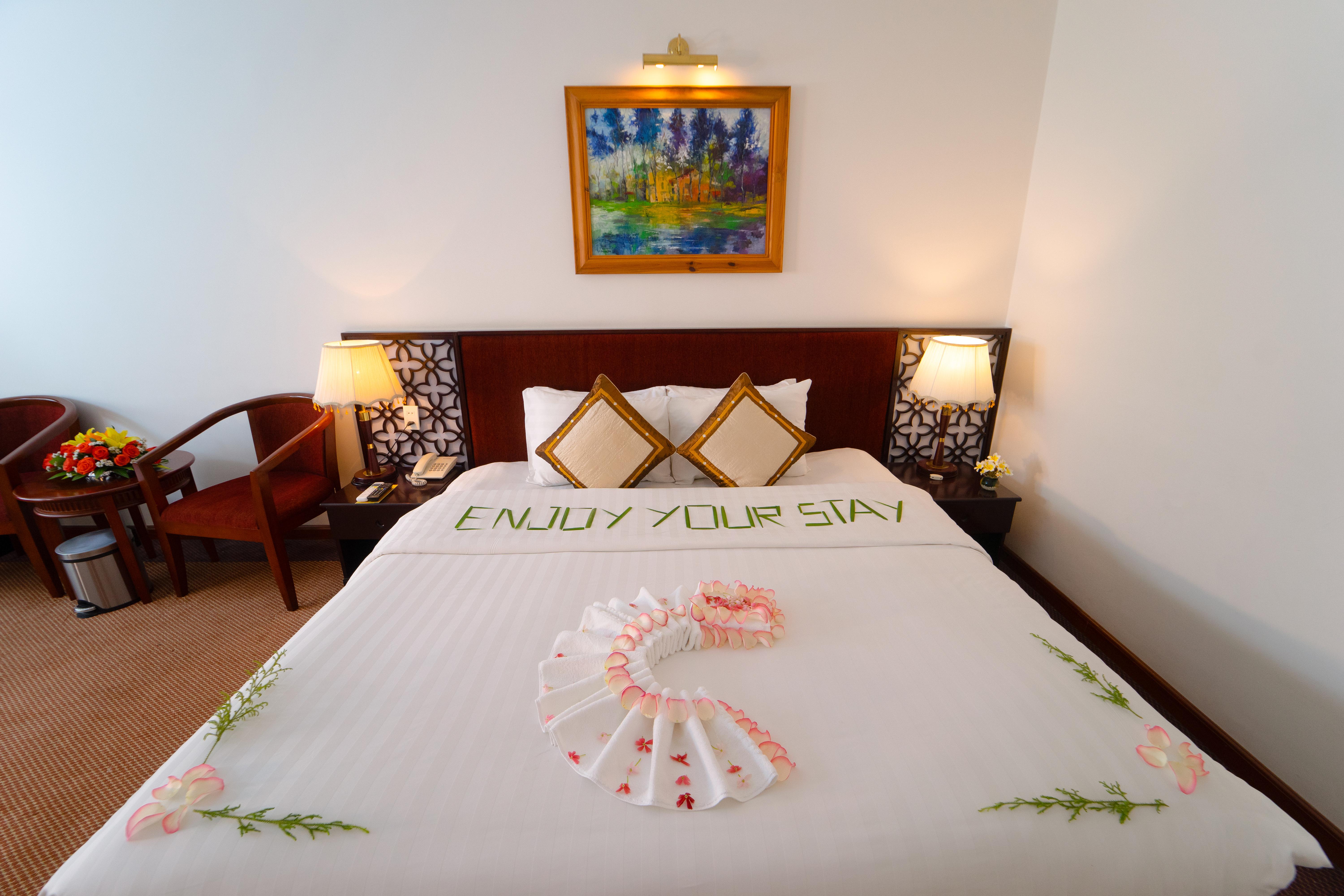 Century Riverside Hotel Hue Esterno foto