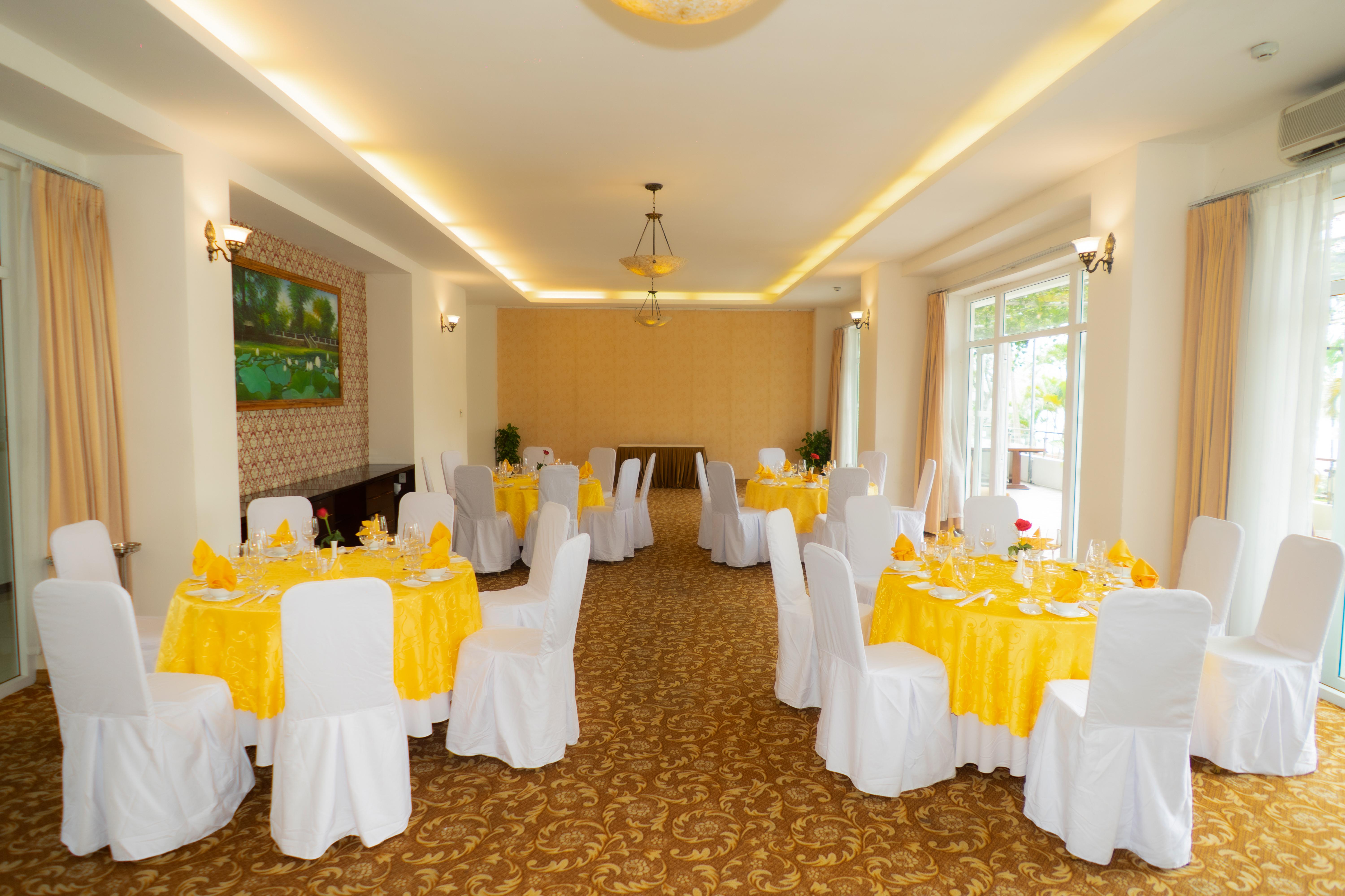 Century Riverside Hotel Hue Esterno foto