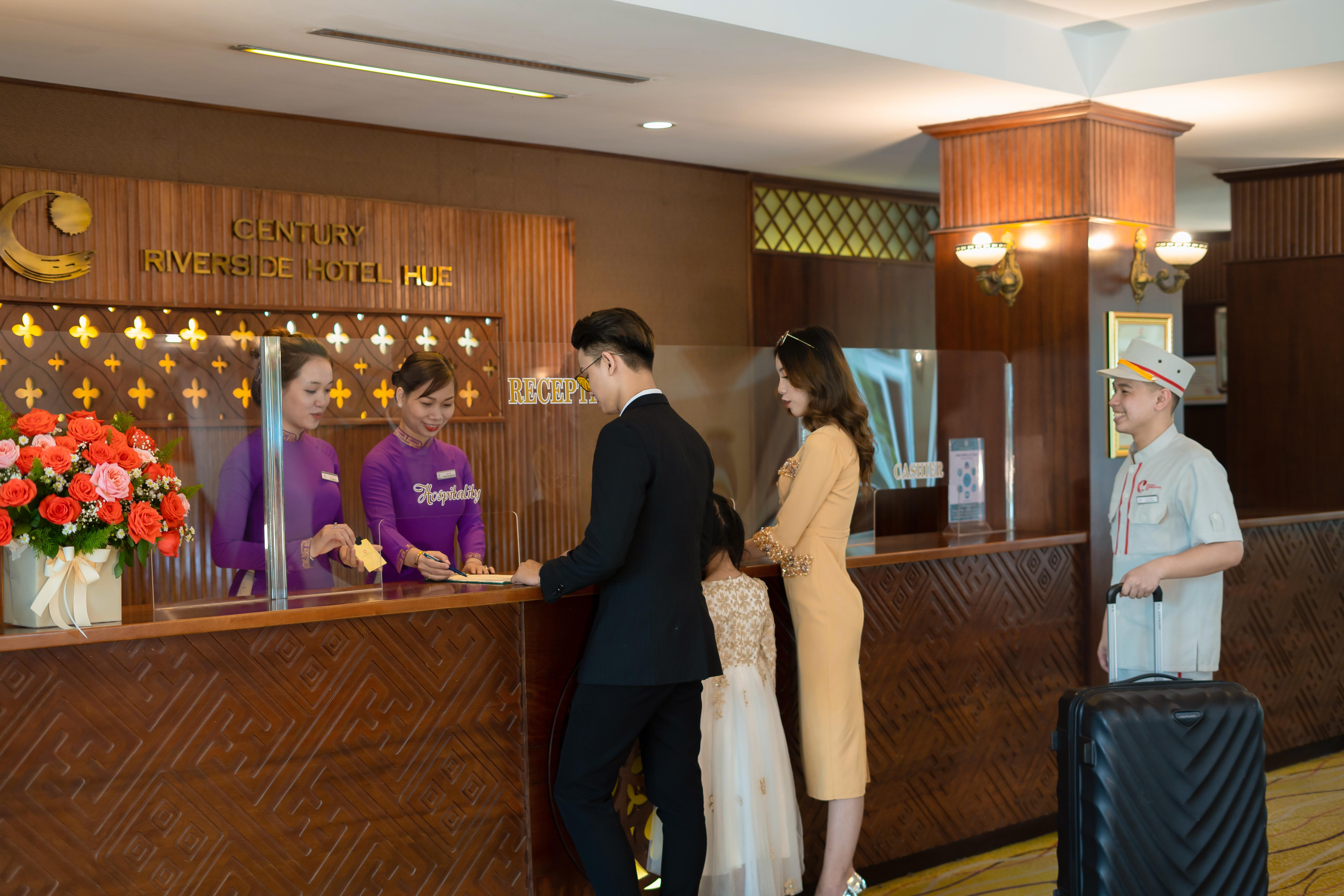 Century Riverside Hotel Hue Esterno foto