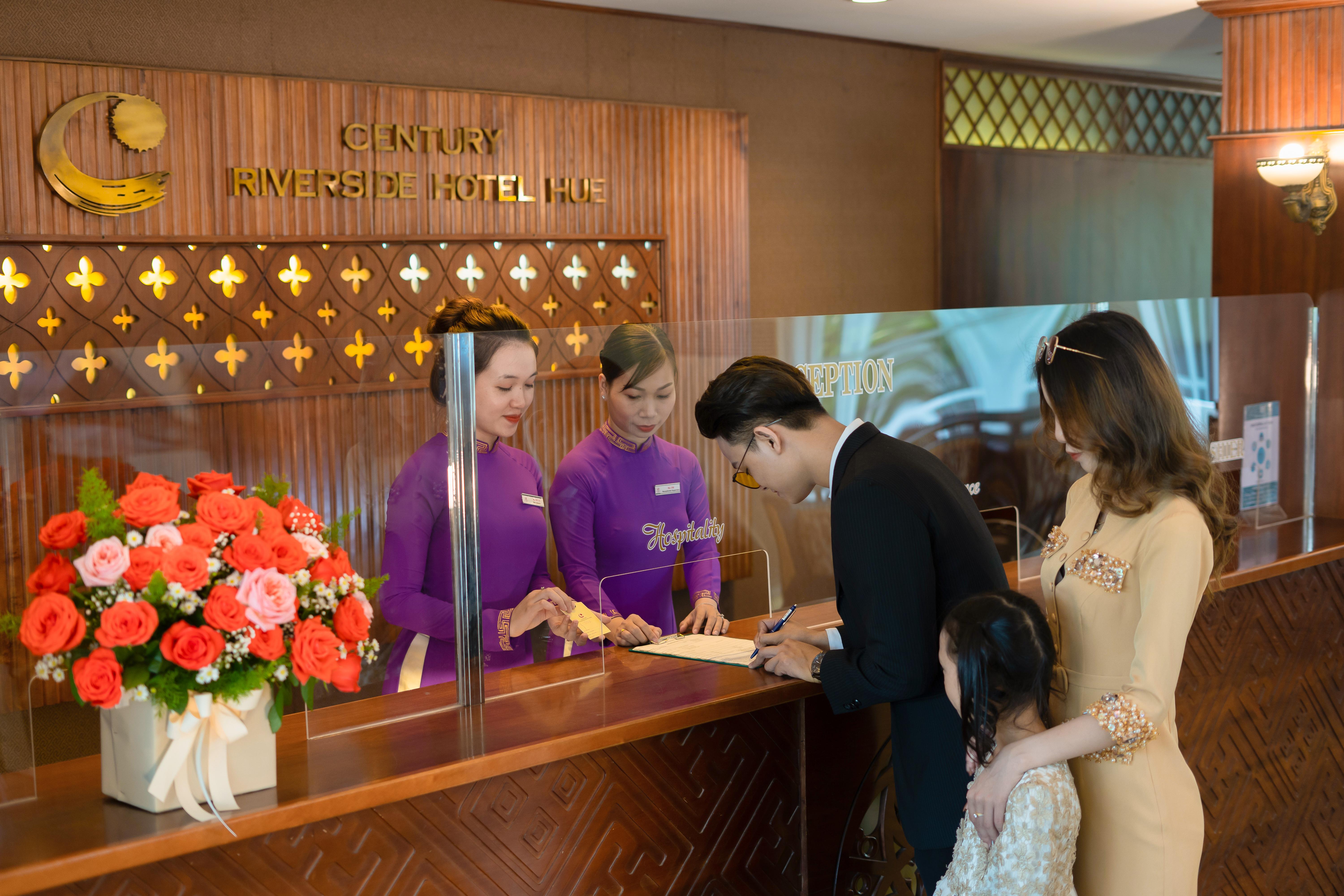 Century Riverside Hotel Hue Esterno foto